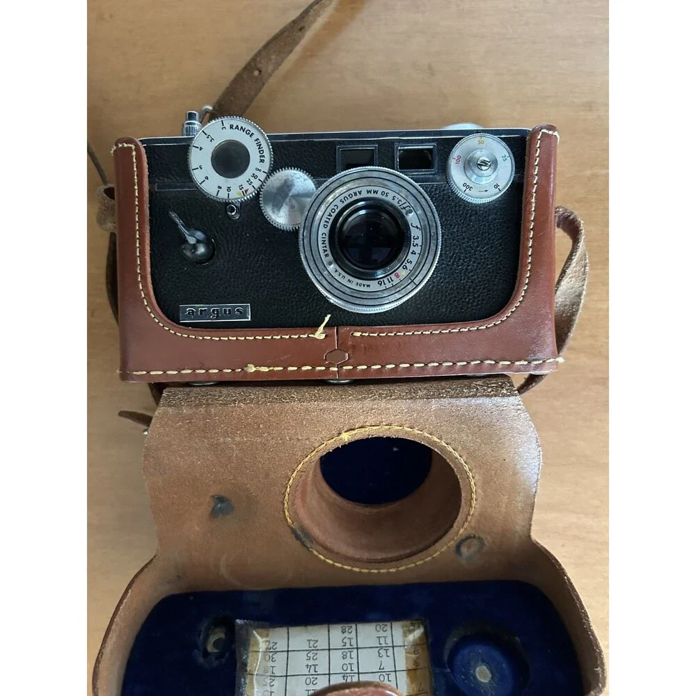 Vintage Argus C3 35mm Film Camera w/Leather Case Untested